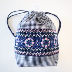 画像1: スモッキング刺繍のミニ巾着 Mサイズ-12~13 (1)