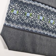 画像3: 展示見本83 スモッキング刺繍シューズバッグ（2本持ち手）グレー杢 (3)